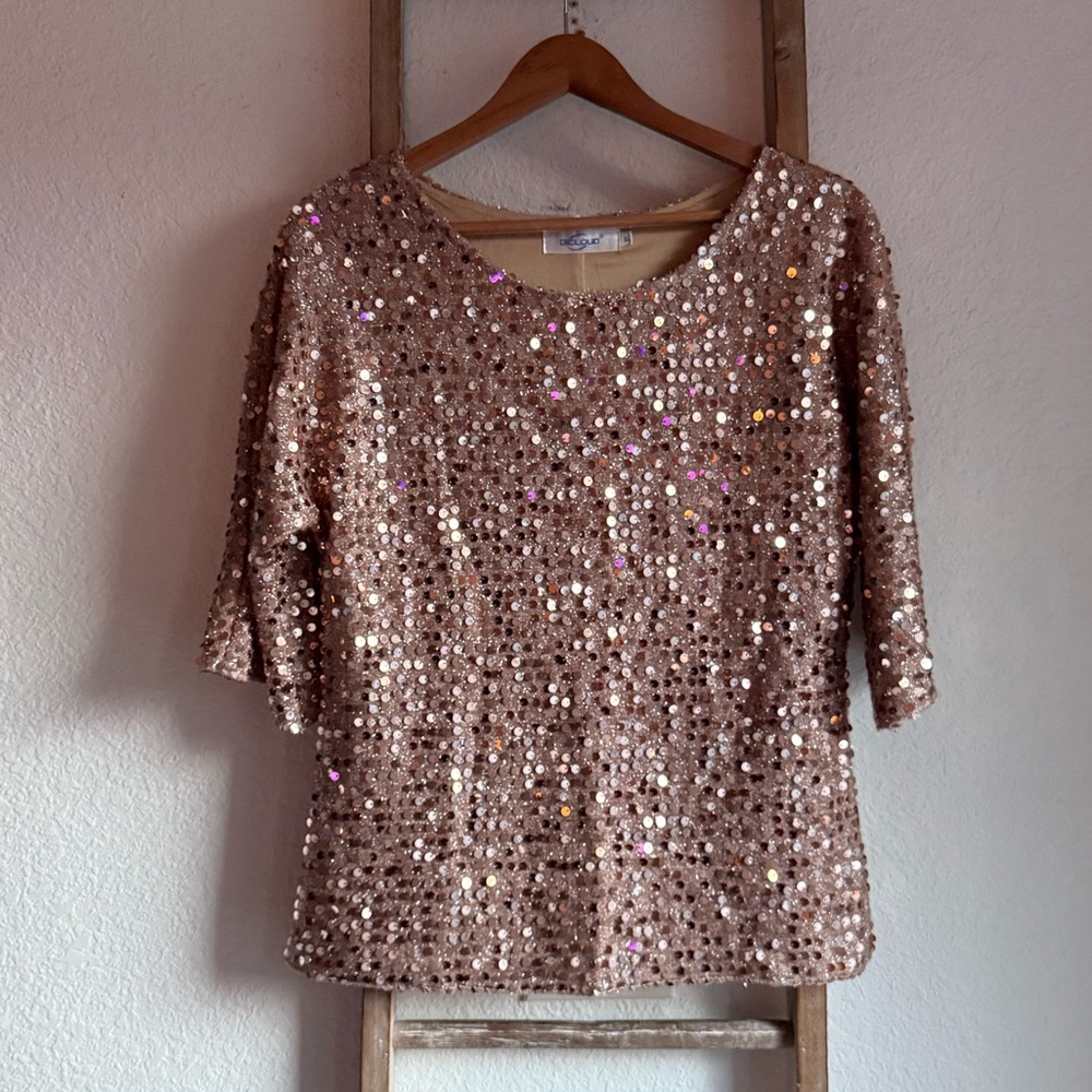 Dicloud Classic Fashion All Over Gold Sequin Top NWT Sz: XL